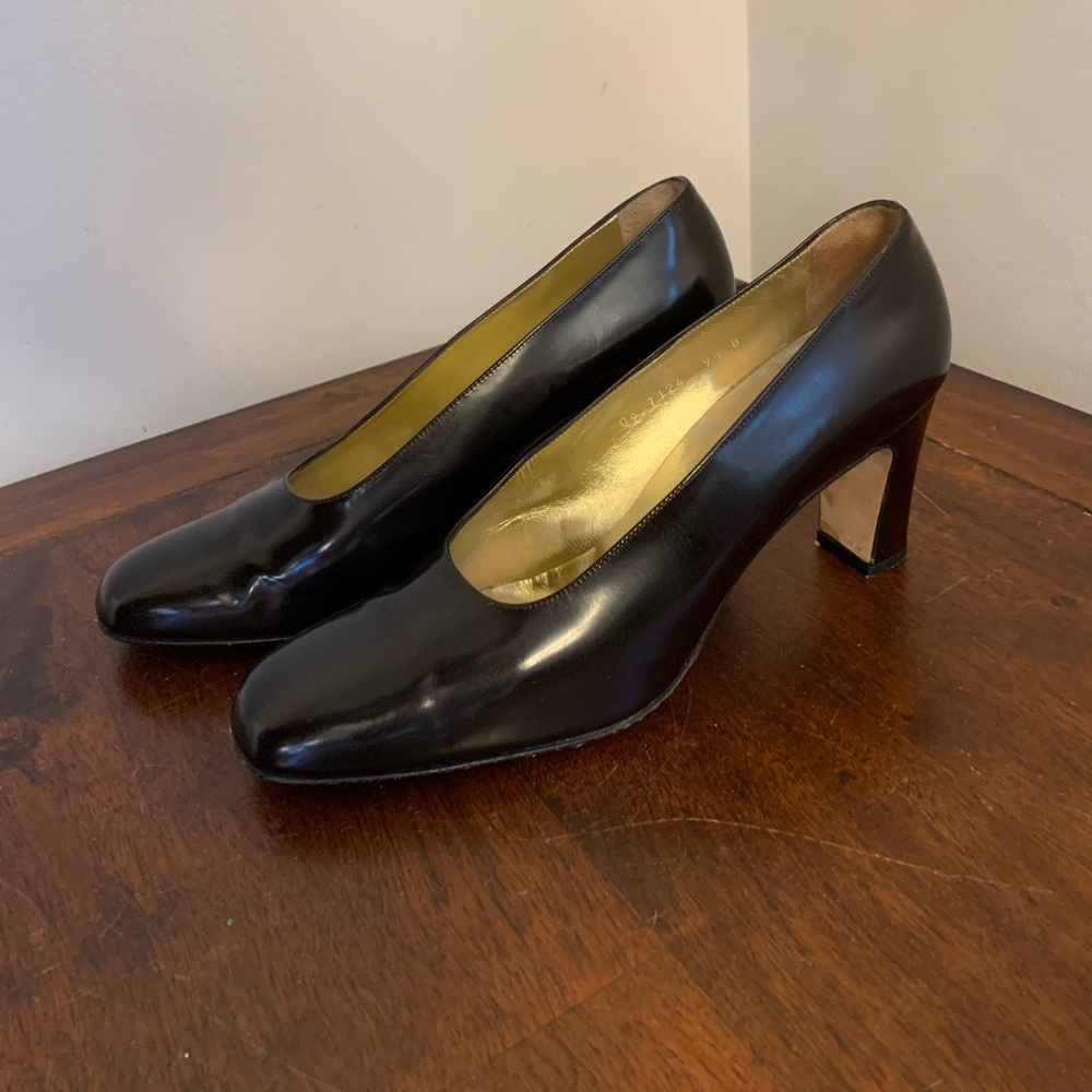 Escada Glossy Chocolate Brown Patent Leather Low Heeled Pumps sz 9.5 B/3…